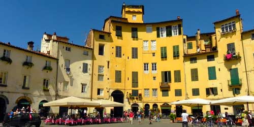 Photo of Piazza Anfiteatro in Lucca, Italy