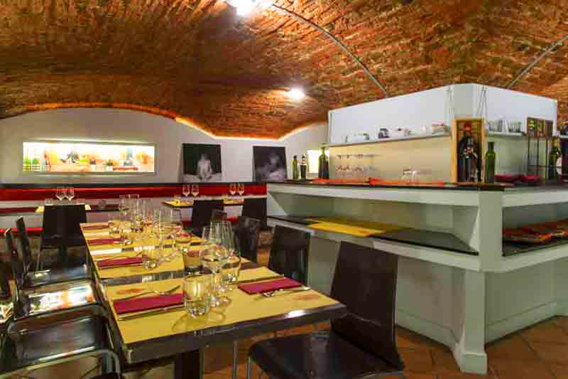 Photo of Restaurant Cantine Bernardini interior in Lucca