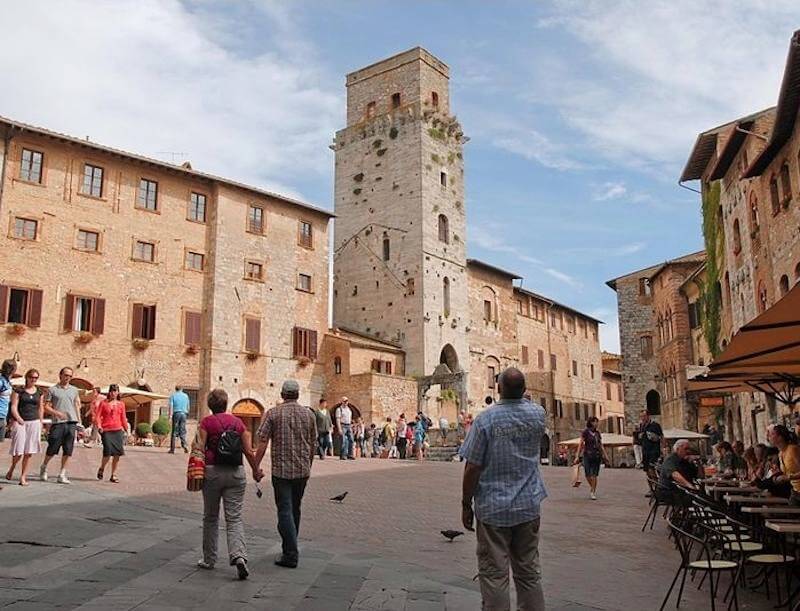 Photo of Piazza Cisterna in San Gimignano