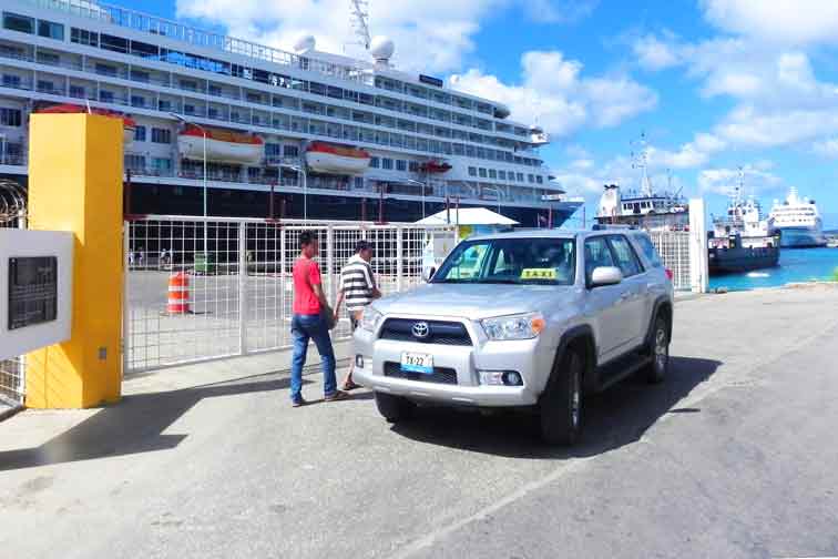Photo of Taxis by the Pier in Kralendijk Bonaire Cruise Port 