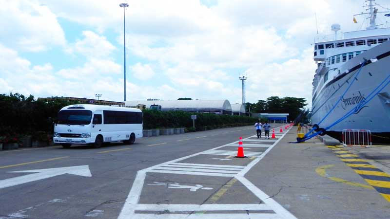 Walk and Shuttle at the Pier Cartagena (Colombia) Cruise Ship Port Photo of Walk and Shuttle at the Pier in Cartagena (Colombia)