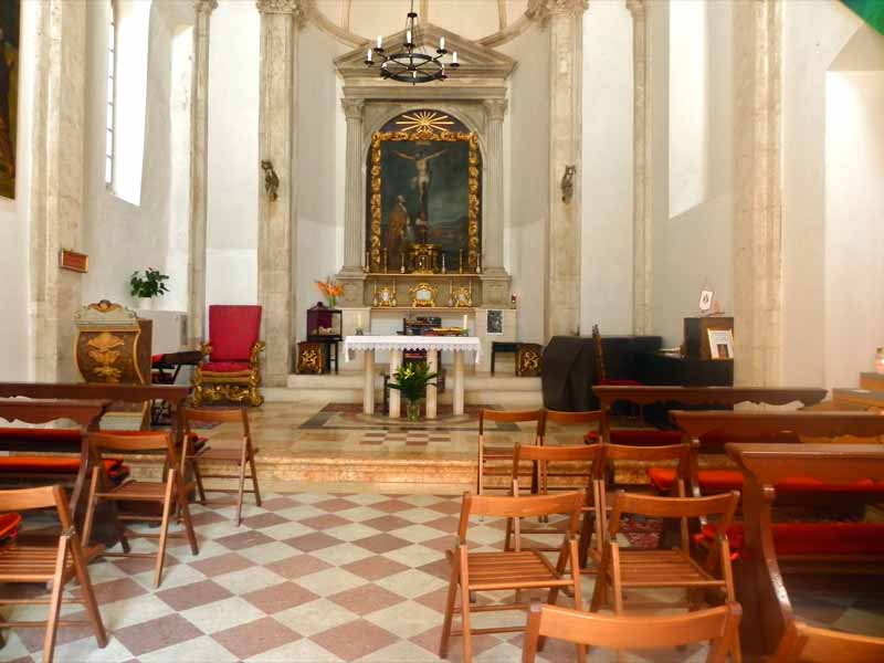 Photo of St Saviour's Church Interior in the Old Town