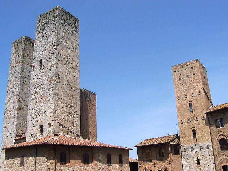 Photo of the Torri Dei Salvucci and Torre Chigi in San Gimignano