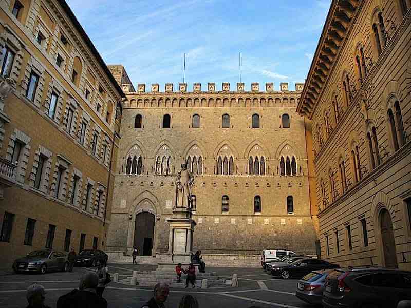Photo of Palazzo Salimbeni in Siena