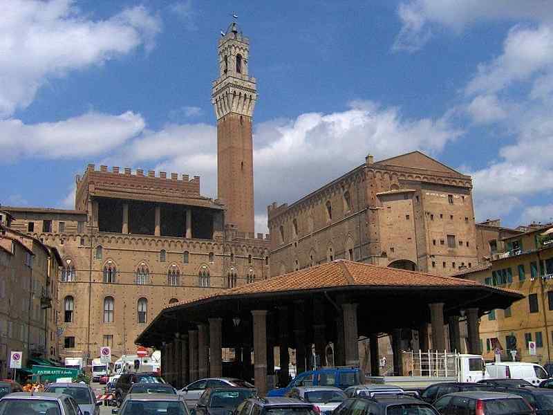 Photo Piazza del Mercato in Siena