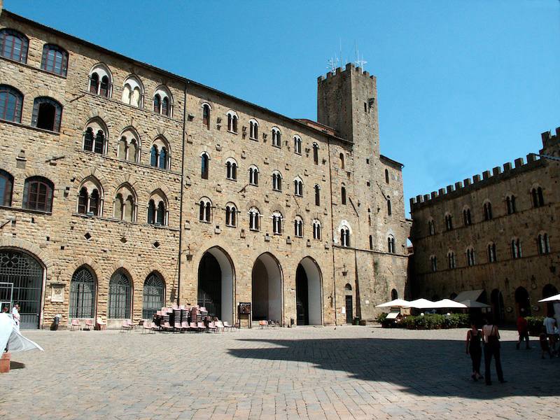 Photo of Volterra Piazza del Priori by Jean-Christophe BENOIST