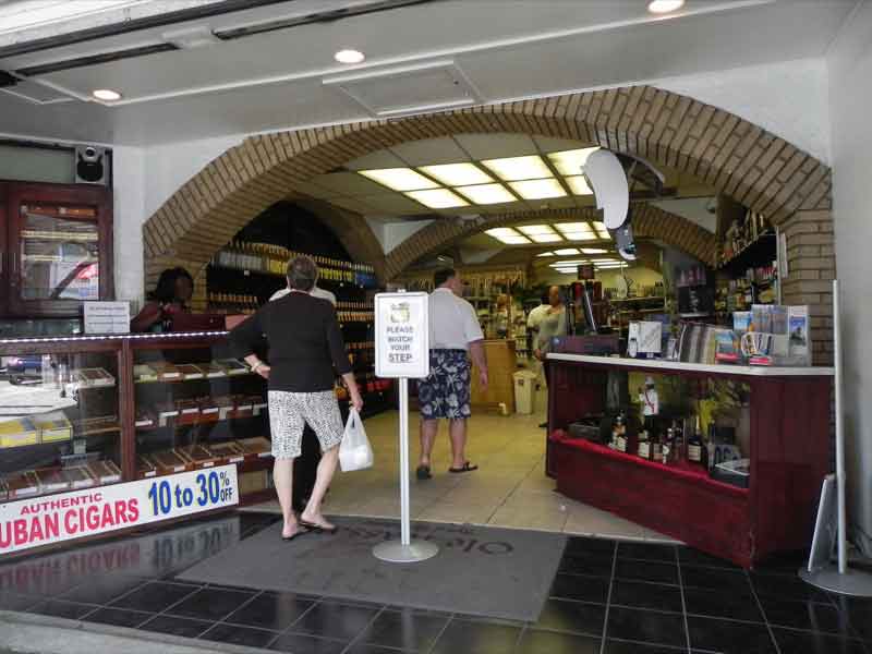 nassau cruise port liquor store