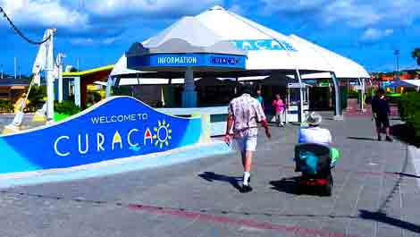 Photo of the entrance of the terminal in Curaçao (Willemstad) cruise port