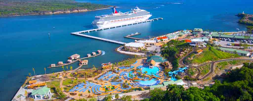 Panoramic photo of Amber Cove Cruise Center and Pier