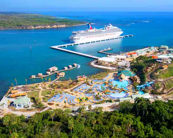 Panoramic photo of Amber Cove Cruise Center and Pier