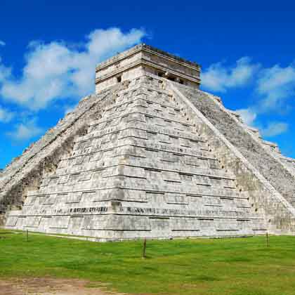Photo of Temple of Kukulkan in Chichén Itzá close to Progreso cruise port.