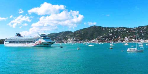 Photo of Cruise Ship Anchoring in St Thomas (Charlotte Amalie)