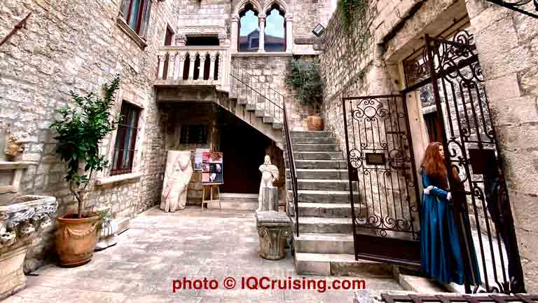 The entrance courtyard of the City Museum of Split, housed in the Papalić Palace
