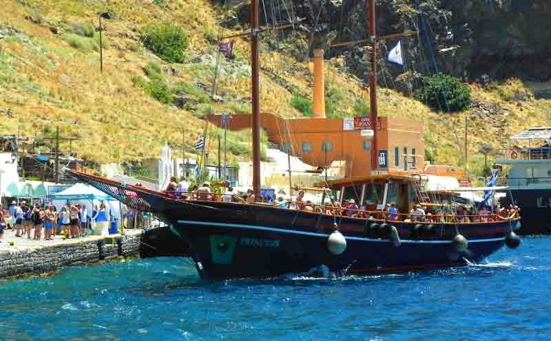 Amoudi Bay Boat Santorini Cruise Port Photo of Transfer to Amoudi Bay in Santorini.