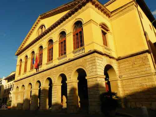 Photo of the facade of the Goldoni's Theater in Livorno