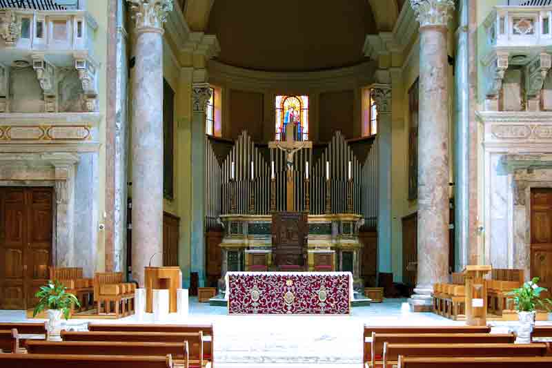 Photo of the interior of St. Francis Cathedral in Livorno