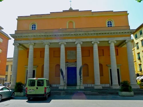 Photo of the St. Bendetto Church in Livorno by R. Rosado © IQCruising.com