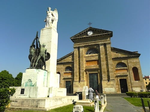 Photo of St. Mary's Church in Livorno by R. Rosado © IQCruising.com