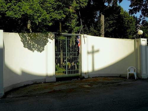 Photo of the English Cemetery by R. Rosado © IQCruising.com