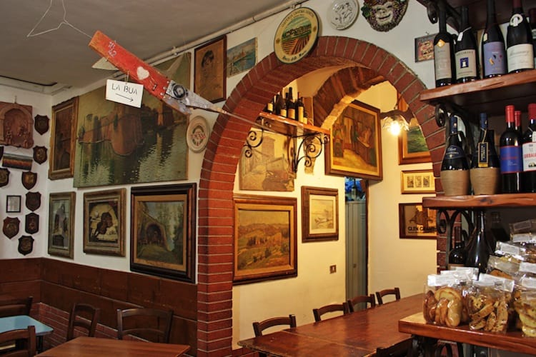 Photo of the interior of the Restaurant Cantina Senese in Livorno