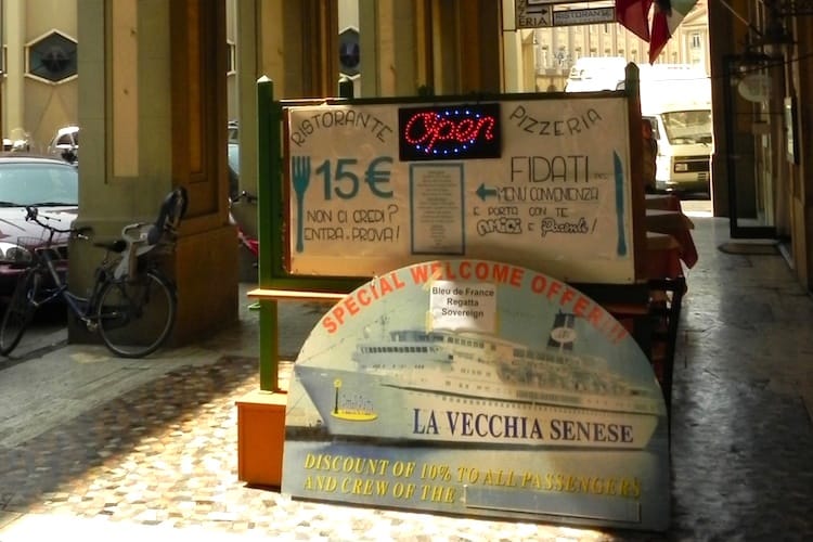 Photo of the Interior of Restaurant La Vecchia Senese in Livorno