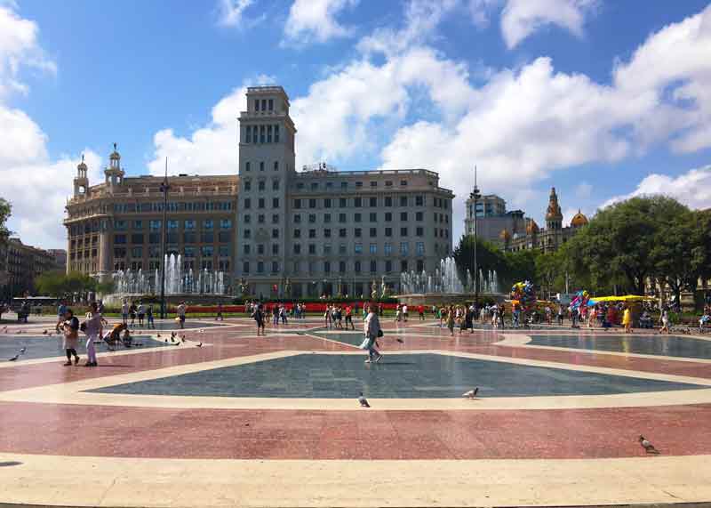 Photo Plaça Catalunya, Barcelona Photo of Plaça de Catalunya in Barcelona.
